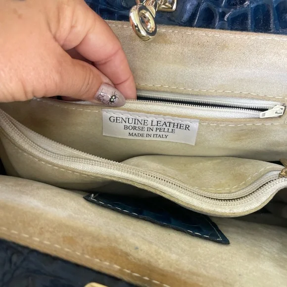 Elegant Blue Crocodile Embossed Leather Handbag - Picture 3 of 6